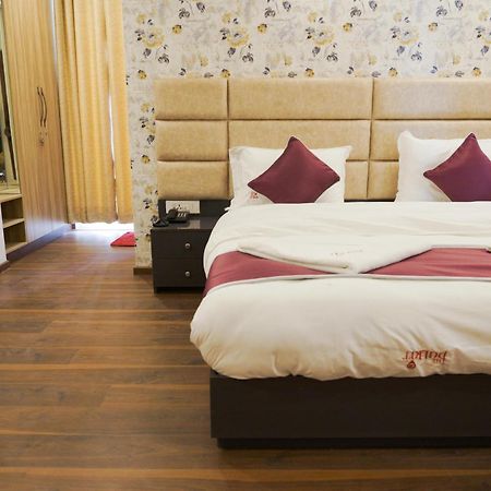 Lime Tree Hotel Pulkit Gurgaon-Artemis Hospital, Nearest Metro Huda City Centre Exterior photo
